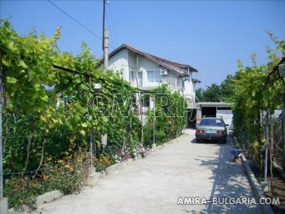 Massive house 11km from Varna 2