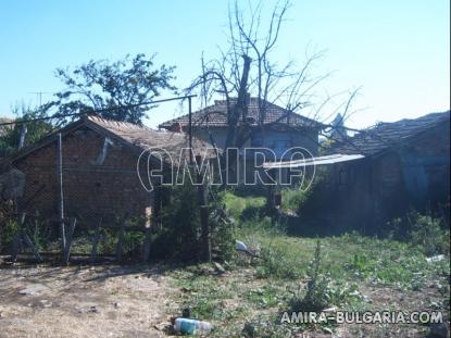 Bulgarian house near a lake 3