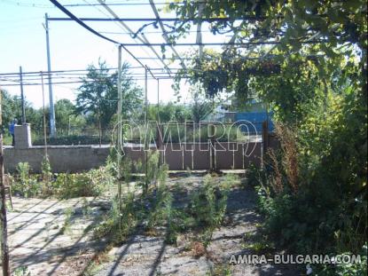 Bulgarian house near a lake 4