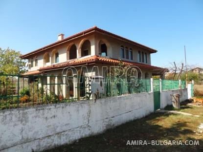 Massive house in Bulgaria near a lake 1