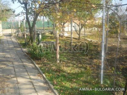 Bulgarian country house near a lake 5