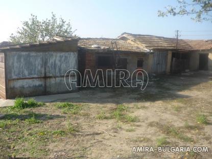 Bulgarian country house near a lake 7