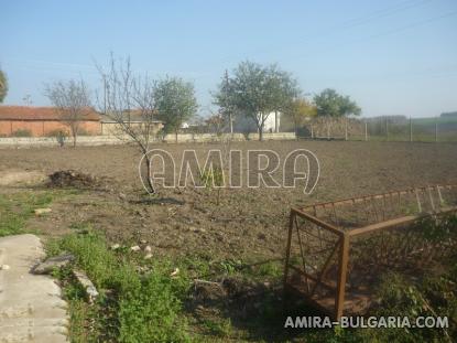 Bulgarian country house near a lake 8