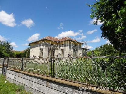 Bulgarian country house near a lake 6