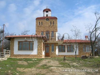 Authentic Bulgarian style house near a fish pond