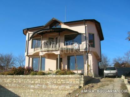 Furnished house 17 km from Varna front