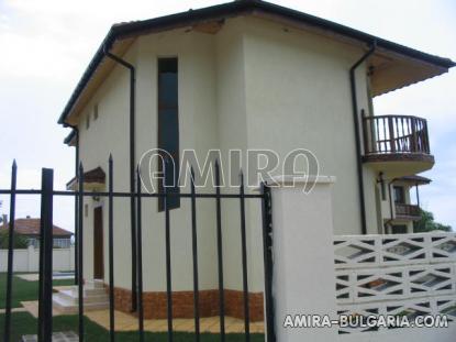 Furnished house 2 km from the beach fence 2